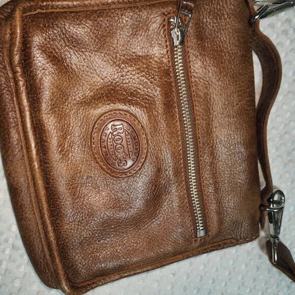 ROOTS EUC SMALL UNISEX CROSSBODY LEATHER BAG - Picture 3 of 9